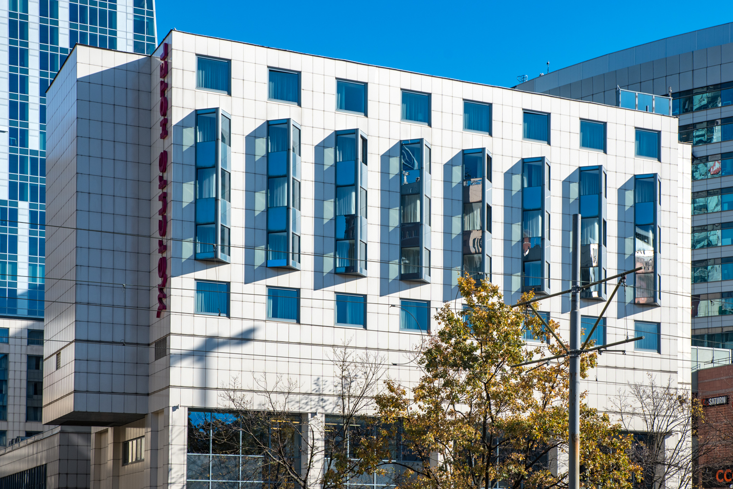 Zdjęcie architektury budynku Hotel Holiday Inn (obecnie Hotel Mercure Warszawa Centrum)